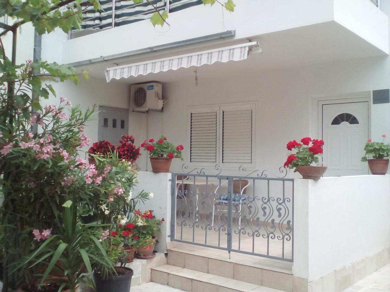 Apartments Lanterna Тиват Экстерьер фото