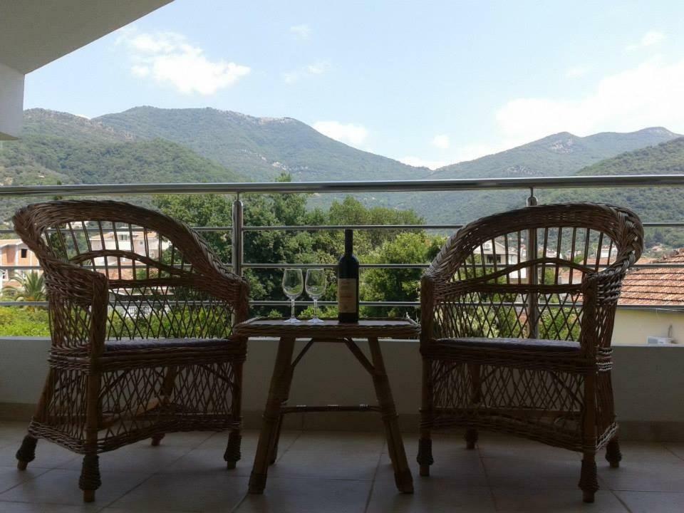 Apartments Lanterna Тиват Экстерьер фото