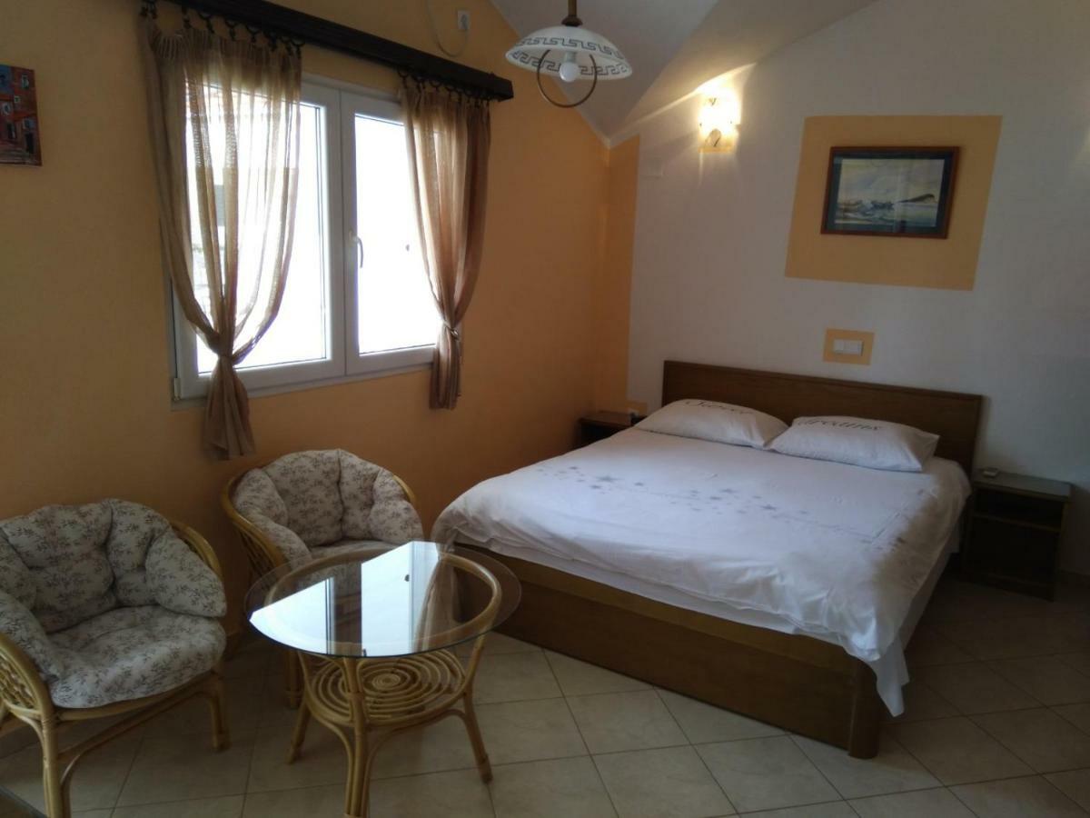 Apartments Lanterna Тиват Экстерьер фото